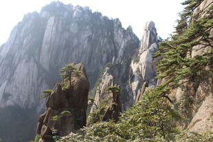 巍峨壮丽的高山景色