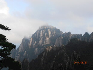 巍峨黄山 云雾缭绕之景
