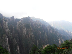 壮丽黄山奇峰景观