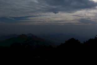 山间暮色天空景象