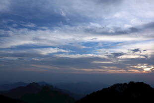 山间云海日出美景