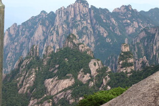 巍峨壮丽的高山景色