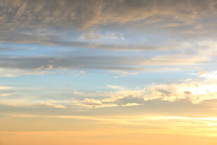 夕阳下的绚烂天空