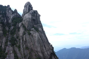 巍峨奇峰 尽显自然壮美