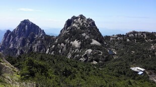 巍峨秀丽的壮美山峰景色