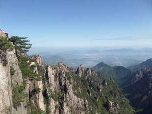 黄山壮美山峦景观
