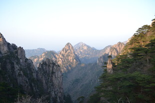 壮丽黄山山峰景色