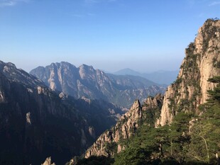 壮丽黄山山峰景色