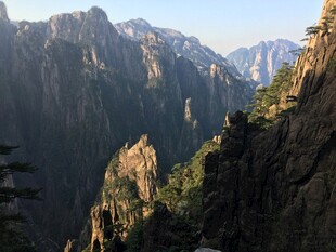 壮丽山峰景观