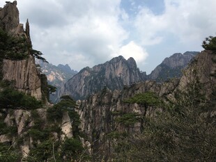 壮丽黄山奇峰景观