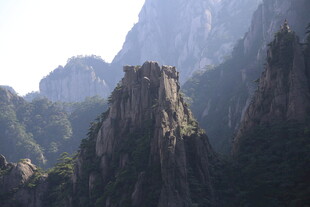 巍峨壮观的奇峰峻岭