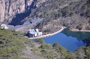山间湖畔建筑美景