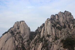 巍峨壮观的奇峰峻岭