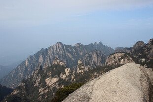 巍峨黄山奇峰景观