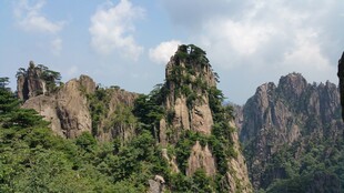 壮丽奇峻的山峰景观