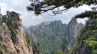 壮丽黄山奇峰景观