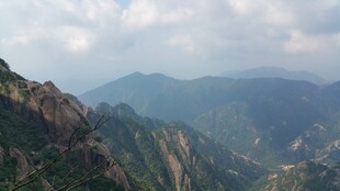 壮丽山景俯瞰图