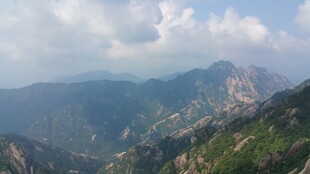 壮丽山景 云雾缭绕山峦