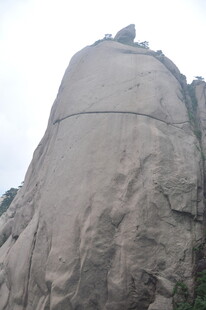 巨大石雕手掌景观