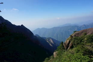 壮丽山景 俯瞰连绵山峦