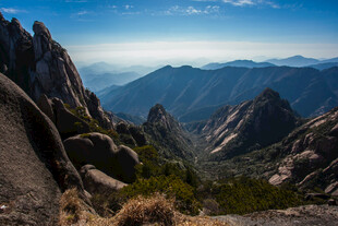 壮丽山景俯瞰自然风光