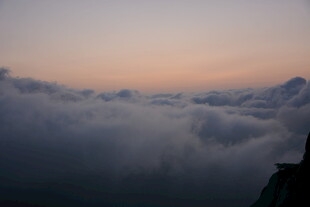云海之上的梦幻天际
