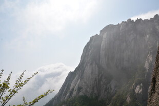 巍峨高山壮丽景致