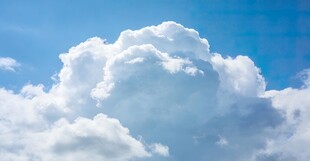 蓝天白云的美丽景致