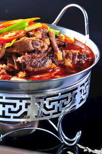 美味香辣炖肉锅
