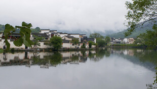 宁静水乡倒影如画风景
