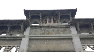 古老牌坊建筑特写