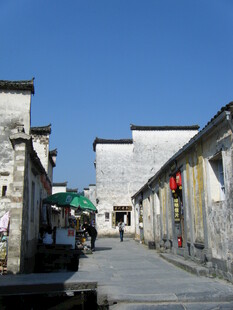 古巷民居 蓝天映衬的宁静