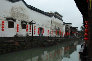 江南水乡古宅临水而立