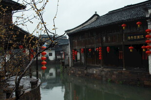 江南水乡古巷红灯笼景