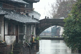 江南水乡古桥与民居