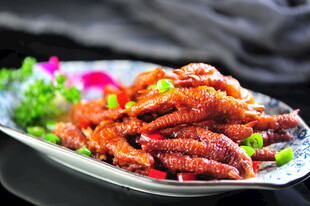 香辣美味凤爪摆盘精致