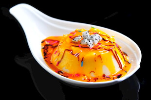 精致焦糖布丁配装饰