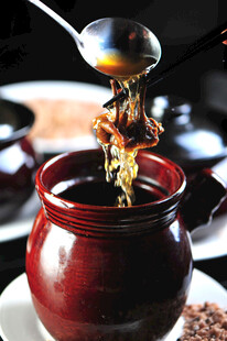 瓦罐煨汤  鲜香美味正出锅