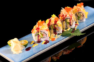 美味寿司卷摆盘精致