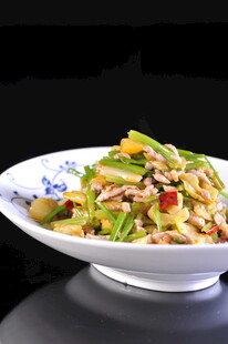 青椒炒肉丝摆盘精致