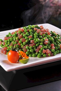 豌豆炒腊肉 色彩诱人美味