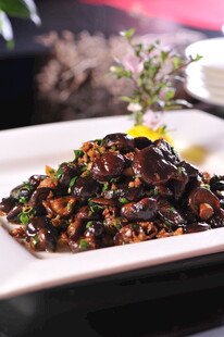 美味香菇菜肴摆盘精致