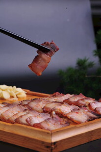 美味烤肉拼盘筷夹佳肴