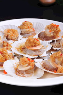 美味蒜蓉粉丝蒸扇贝
