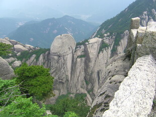壮丽险峻的高山景观