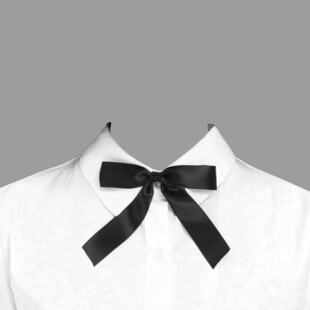 白色衬衫上的黑色蝴蝶结