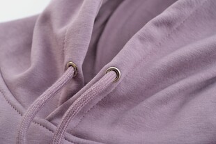 淡紫色连帽衫细节特写