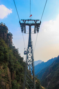 山间索道 览壮丽自然风光