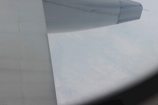 飞机窗外机翼景象