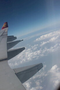 飞机机翼俯瞰云海美景